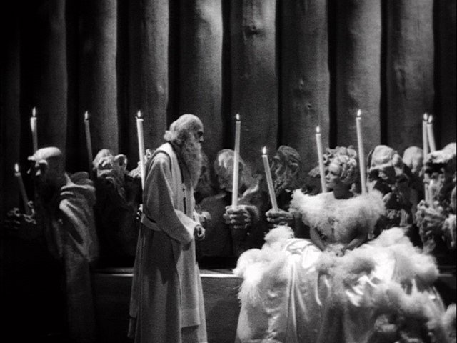 Screen capture from The Scarlet Empress