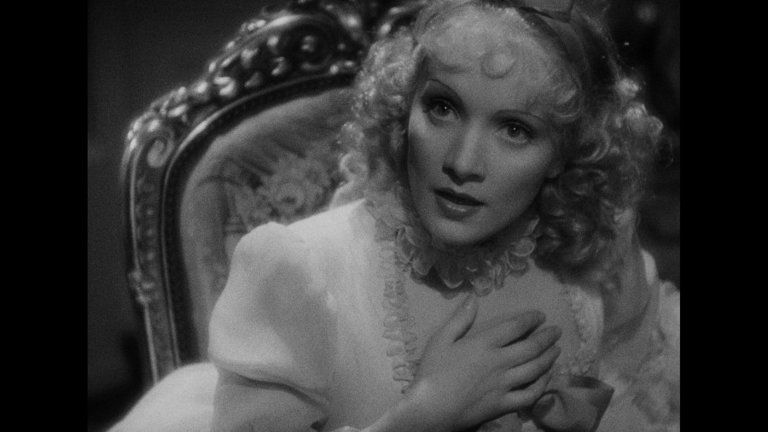 Screen capture from The Scarlet Empress