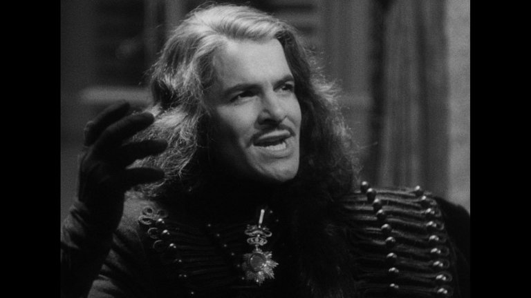 Screen capture from The Scarlet Empress
