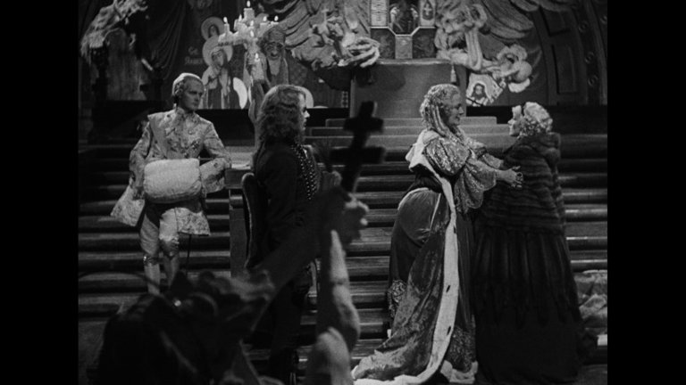 Screen capture from The Scarlet Empress
