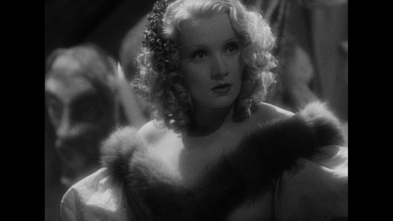Screen capture from The Scarlet Empress