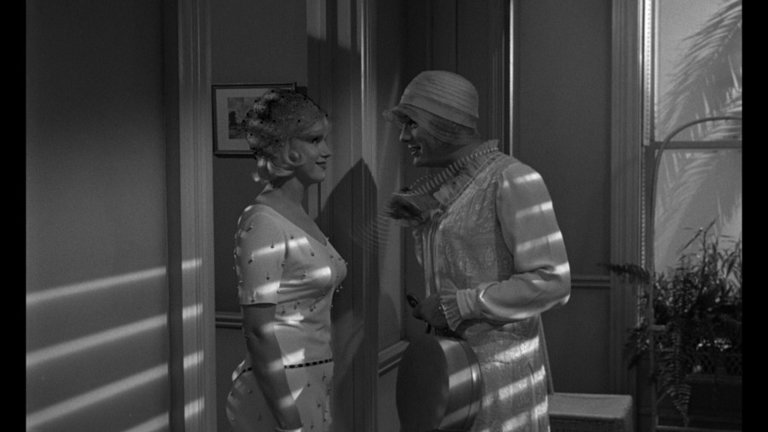 Screen capture from Some Like It Hot