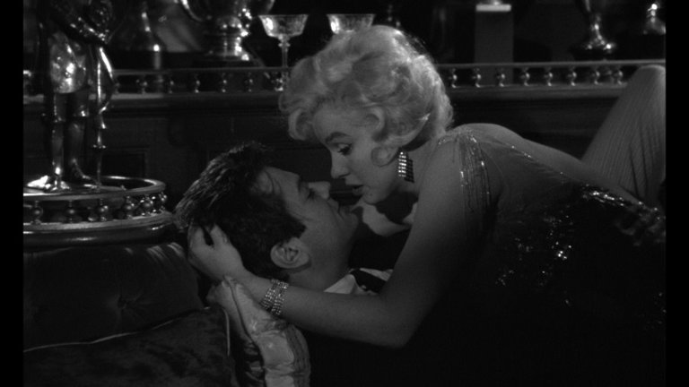 Screen capture from Some Like It Hot