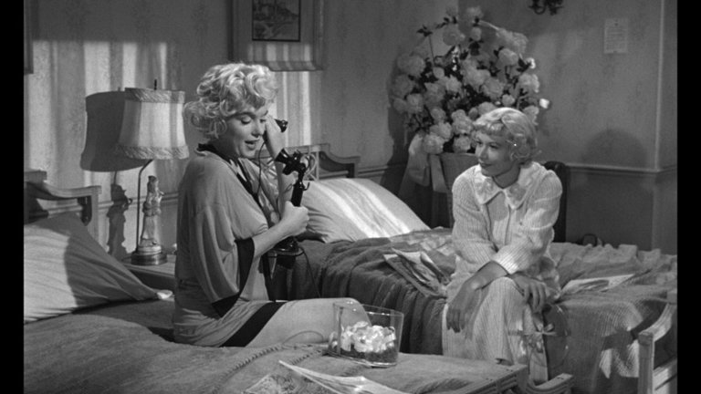 Screen capture from Some Like It Hot
