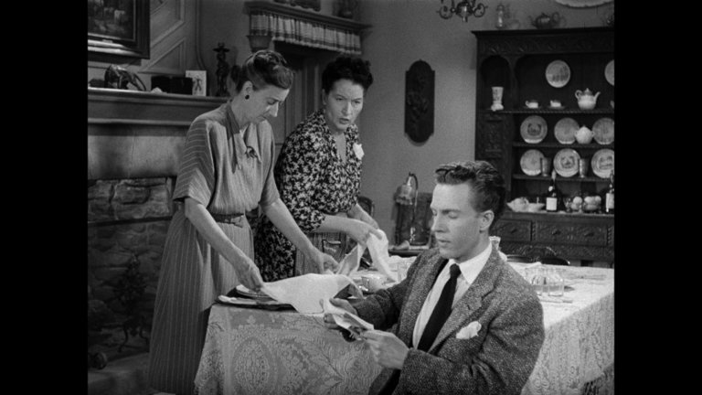 Screen capture from Monsieur Verdoux