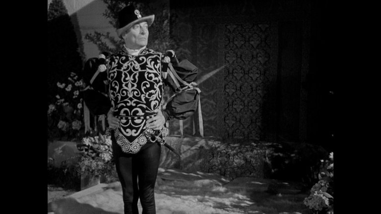 Screen capture from Les visiteurs du soir