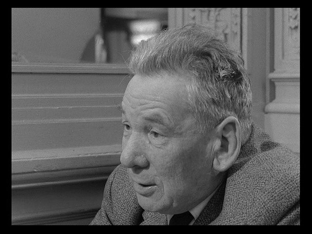 Screen capture from Vivre sa vie