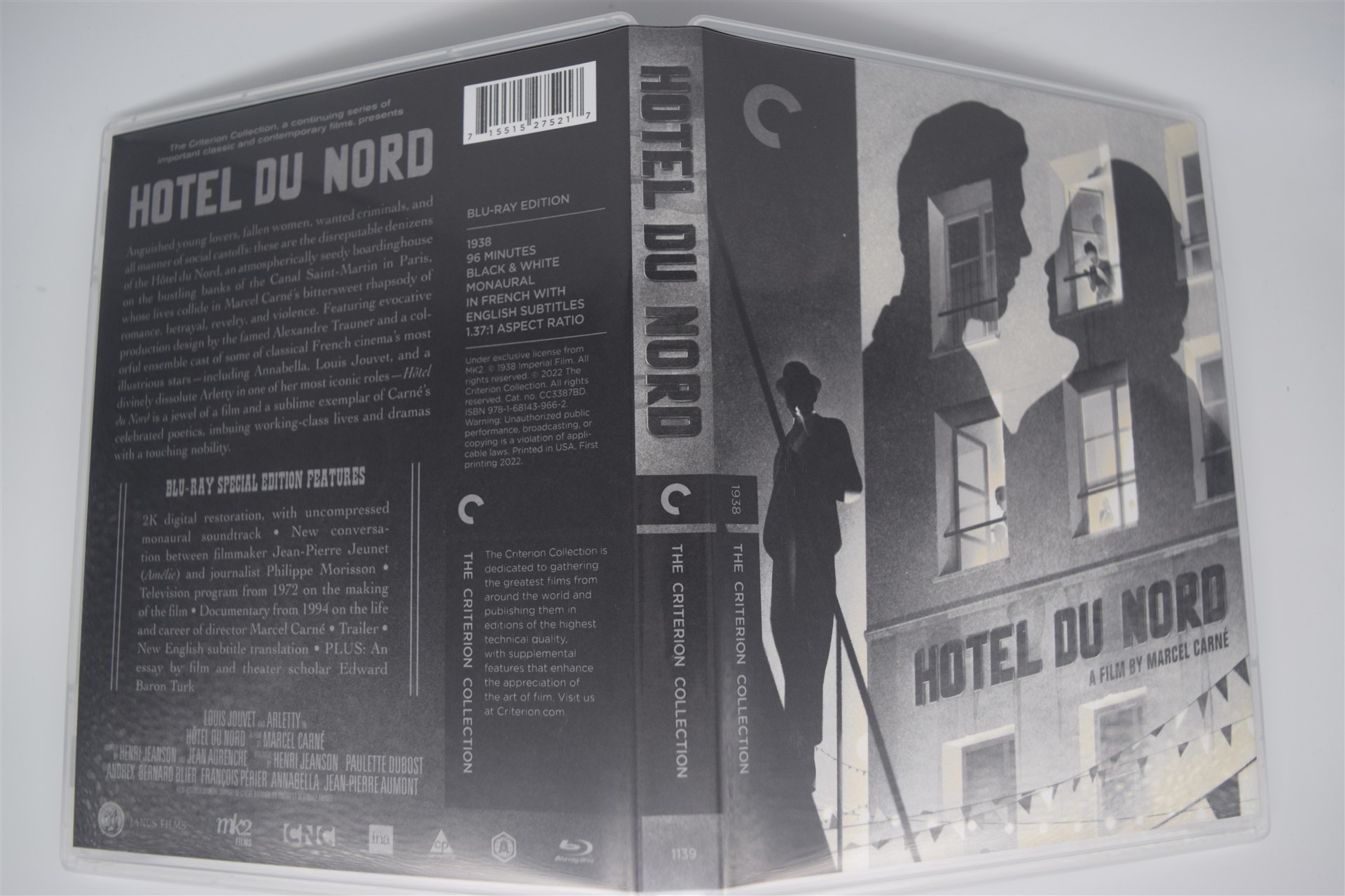 Screen capture from Hôtel du Nord