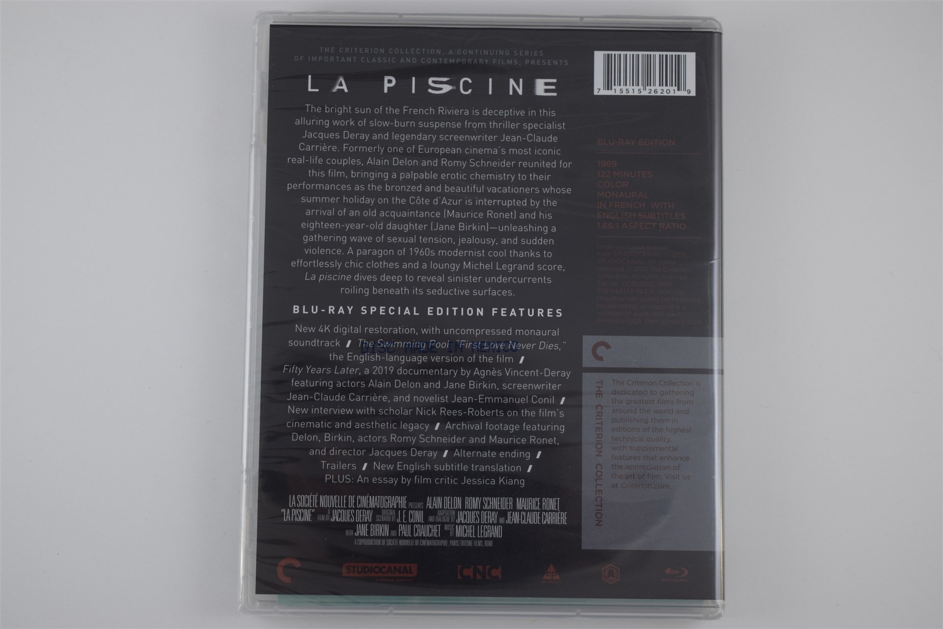 Screen capture from La piscine