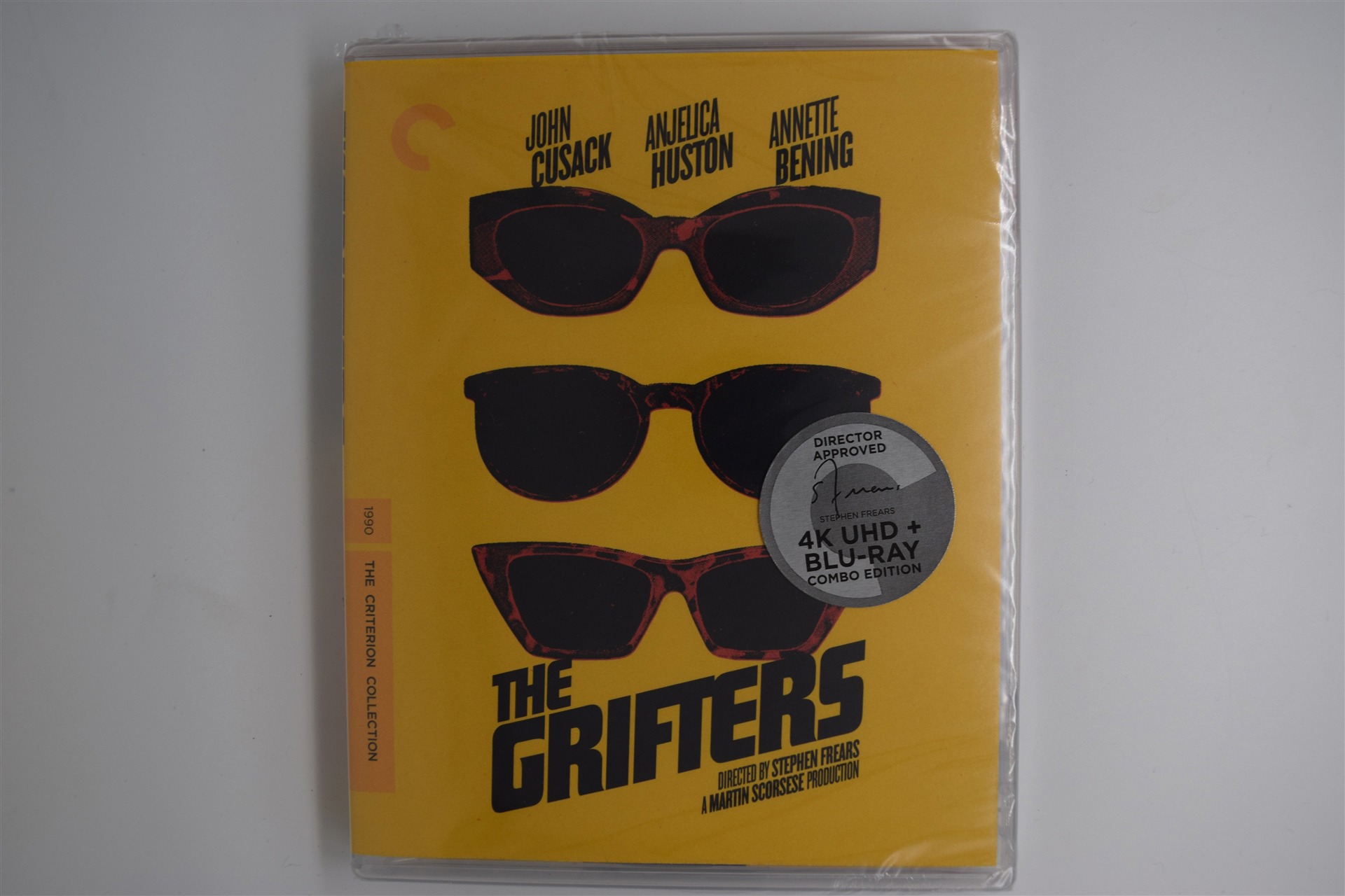 Screen capture from The Grifters