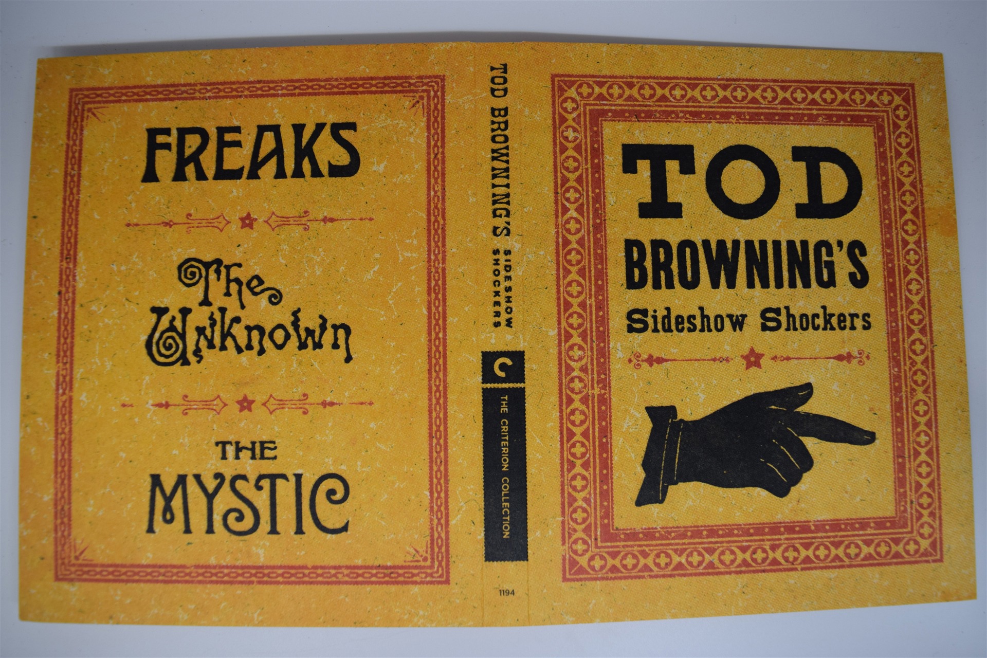 Screen capture from Freaks / The Unknown / The Mystic: Tod Browning’s Sideshow Shockers