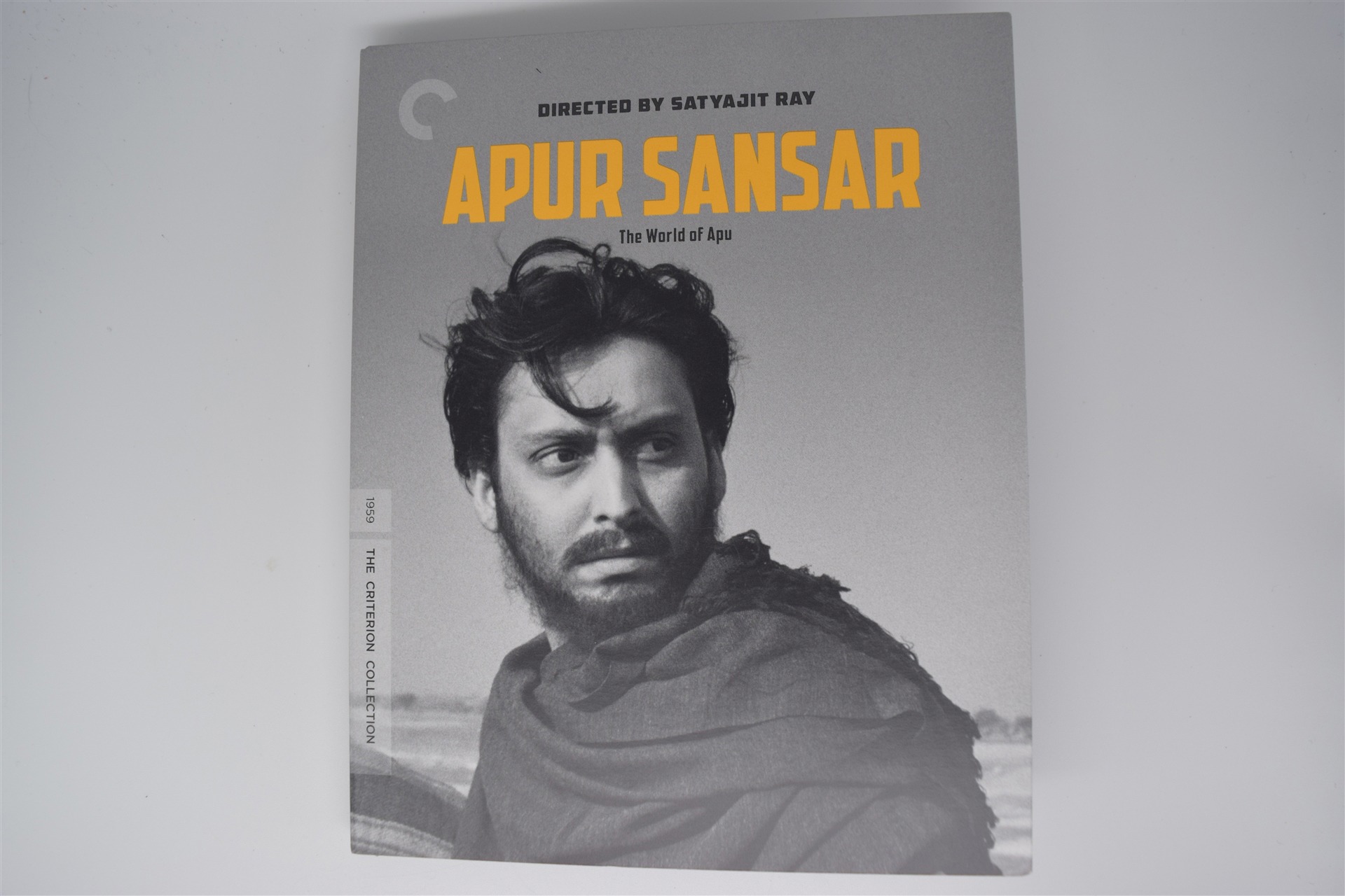 Screen capture from Apur Sansar