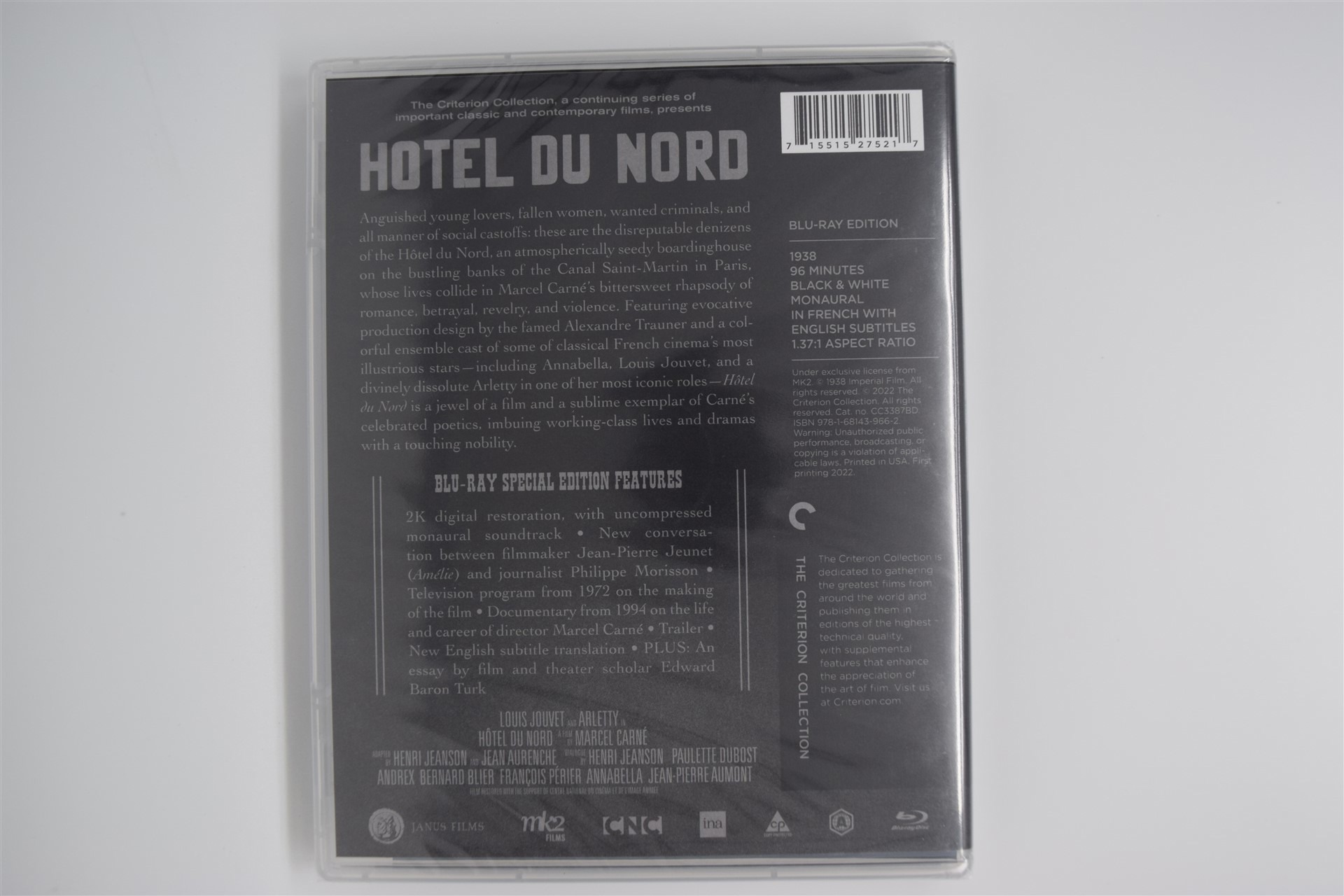 Screen capture from Hôtel du Nord