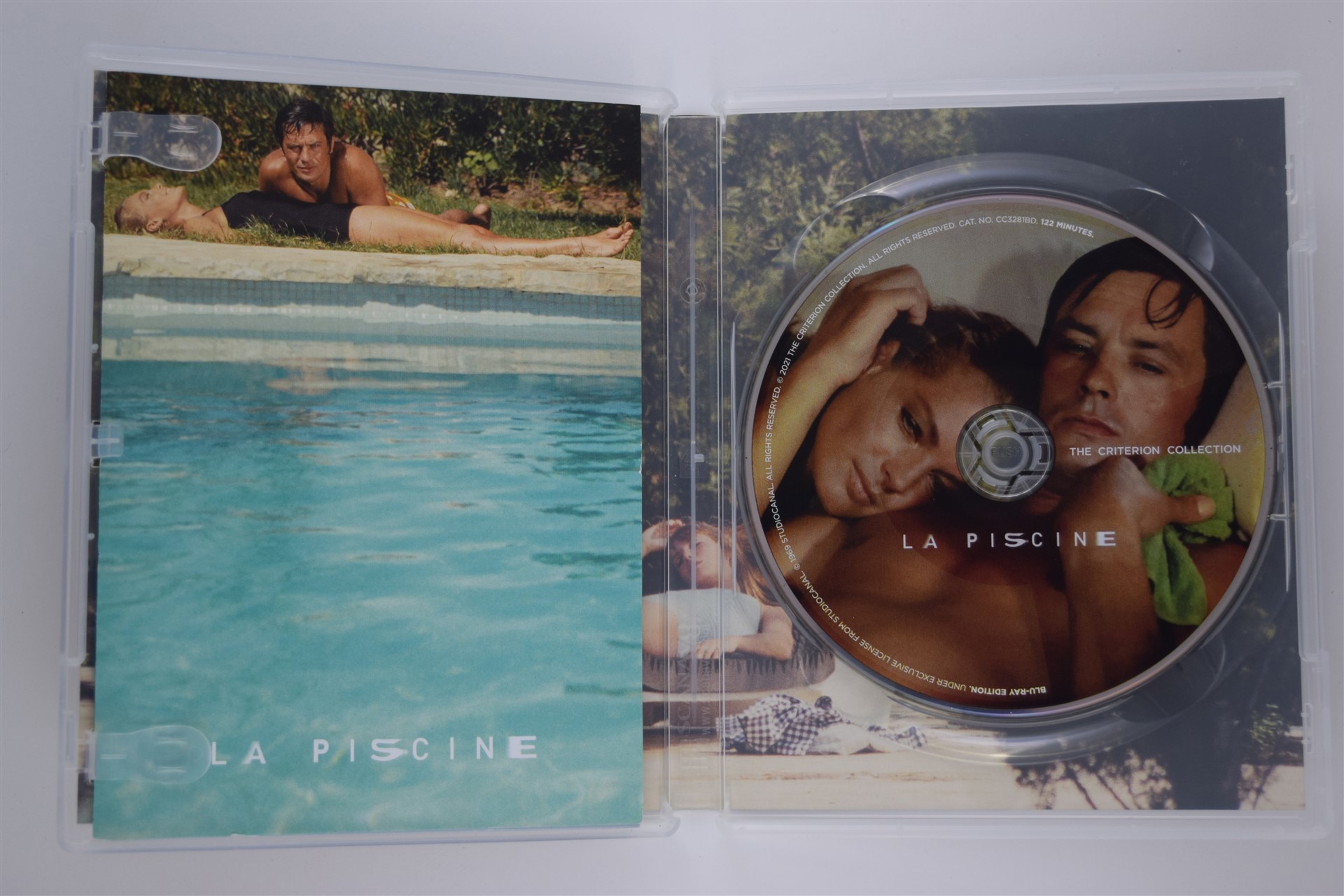 Screen capture from La piscine