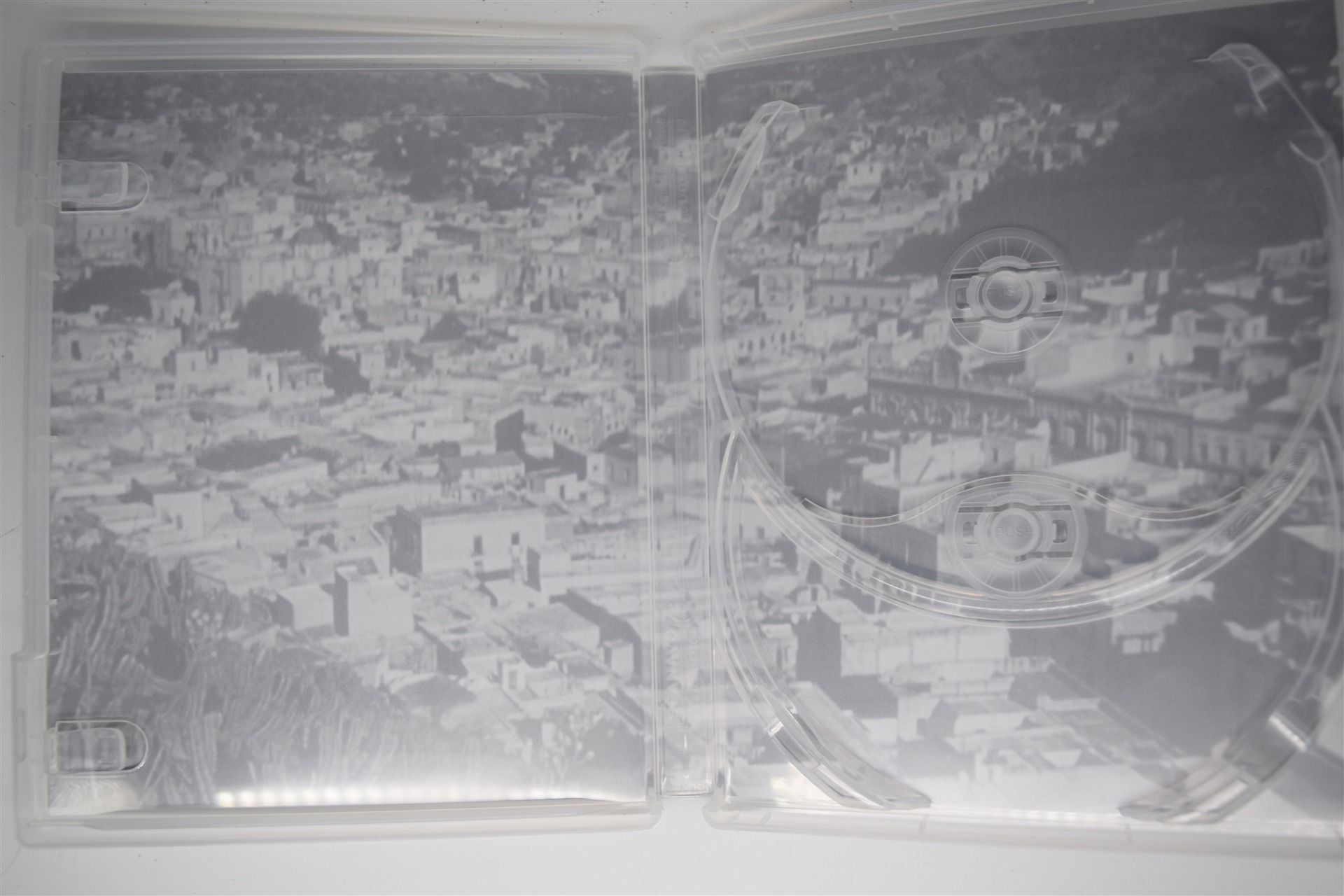 Screen capture from Él