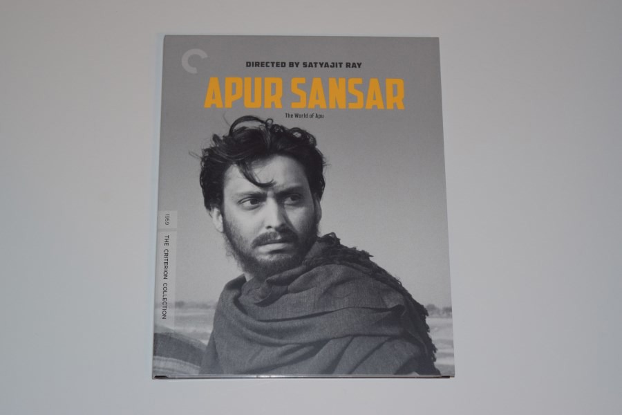 Screen capture from Apur Sansar