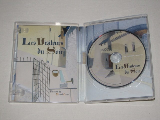 Screen capture from Les visiteurs du soir