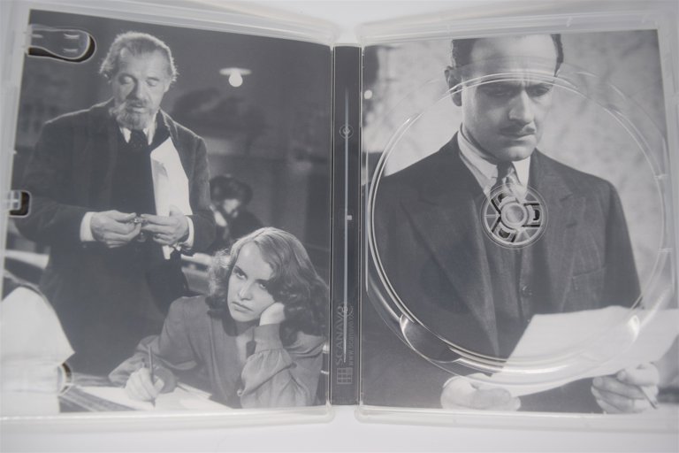 Packaging photo for Le Corbeau