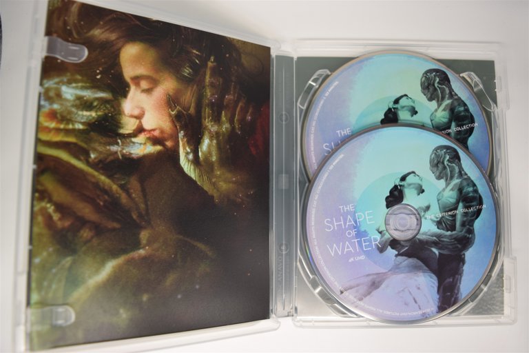 Packaging photo for The Shape of Water