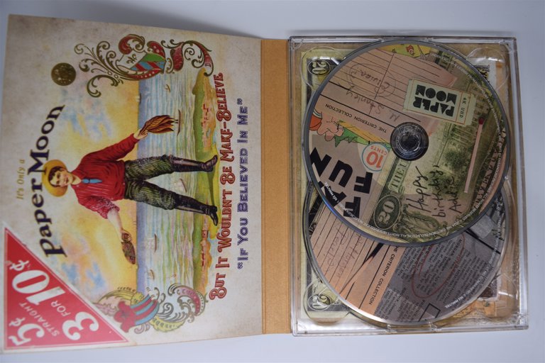 Packaging photo for Paper Moon